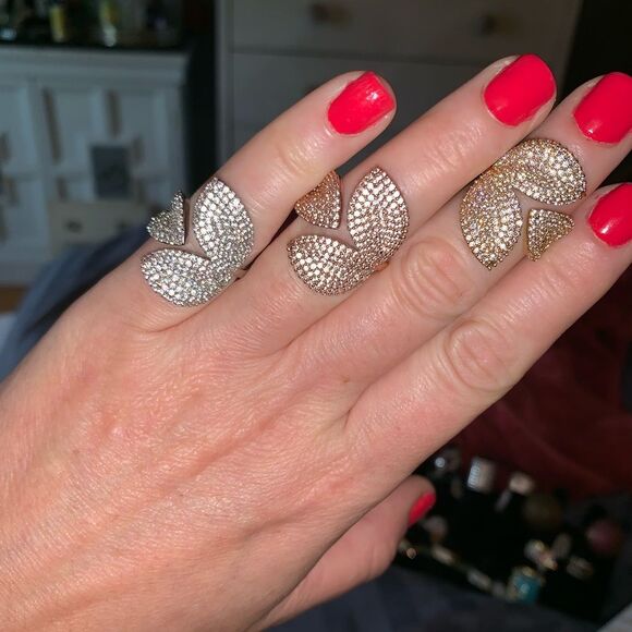 Char LaLa Designs Rose 🌹 Petal Rings - Picture 1 of 3